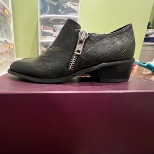 Shelly’s London Vossi Hi Vamp Low Bootie/Loafer with heel WMN EU 37 *Brand New